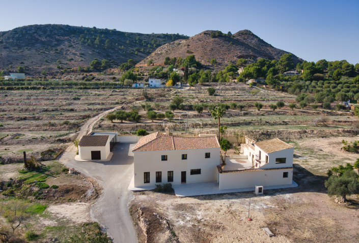 Image No.5-6 Bed Country Property for sale