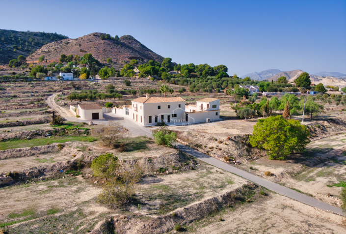 Image No.6-6 Bed Country Property for sale