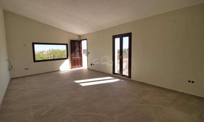 Image No.8-6 Bed Country Property for sale