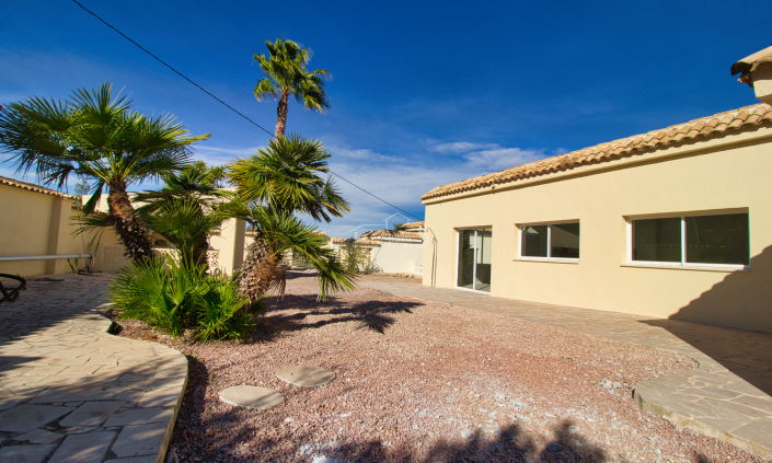 Image No.13-6 Bed Country Property for sale