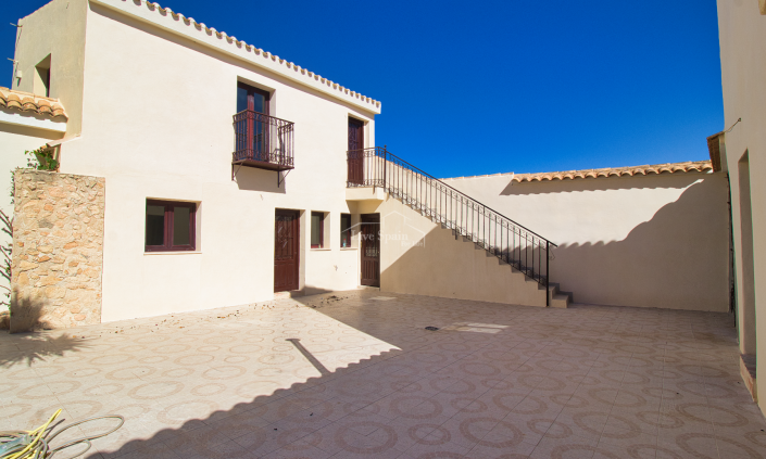 Image No.15-6 Bed Country Property for sale