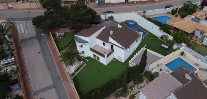 Image No.1-6 Bed Villa for sale