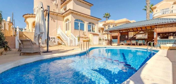 Image No.1-6 Bed Villa for sale