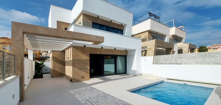 Image No.1-3 Bed Villa for sale