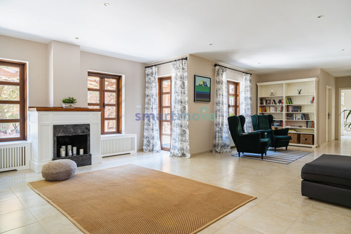 Image No.11-8 Bed Villa for sale