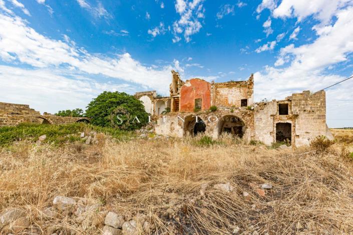 Image No.3-7 Bed Farmhouse for sale