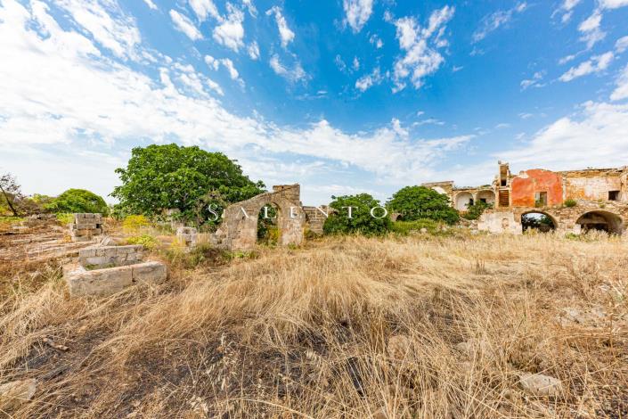 Image No.4-7 Bed Farmhouse for sale