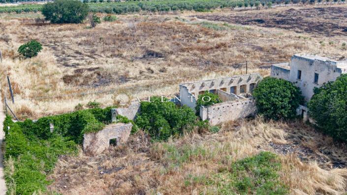 Image No.7-7 Bed Farmhouse for sale