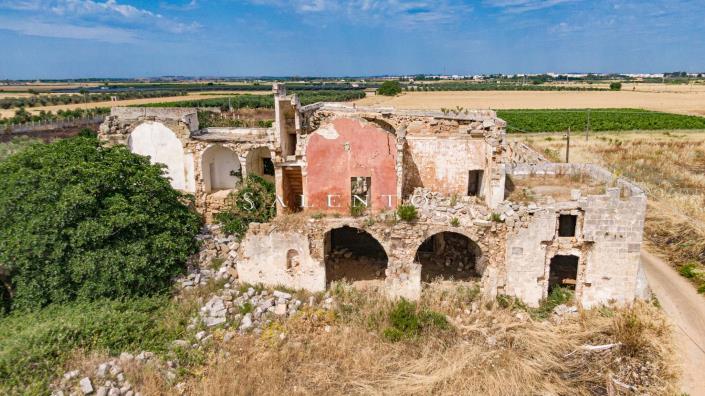Image No.1-7 Bed Farmhouse for sale