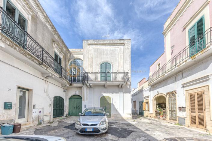 Image No.1-3 Bed House for sale