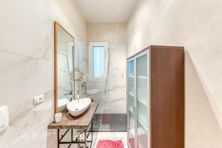 Image No.18-2 Bed House for sale