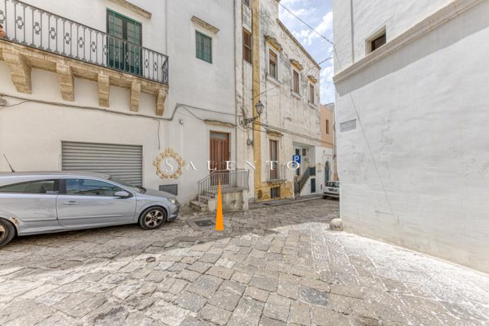 Image No.1-4 Bed House for sale