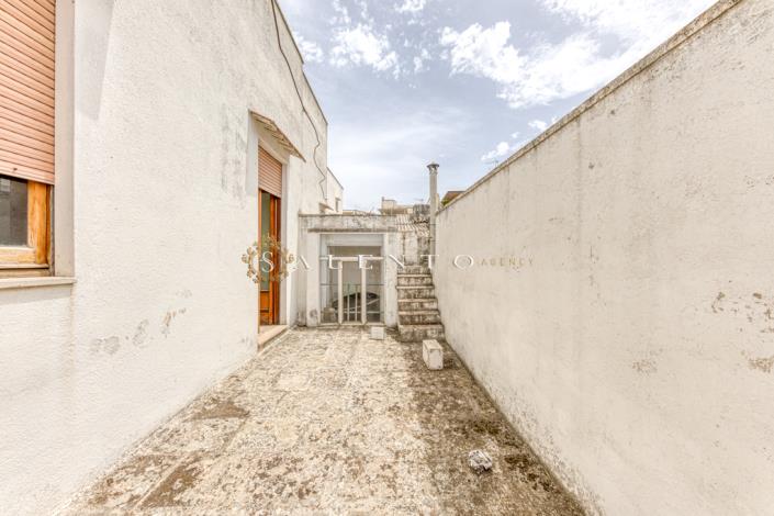 Image No.24-4 Bed House for sale