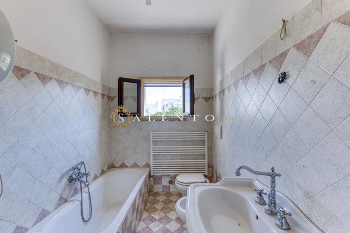 Image No.12-2 Bed House for sale