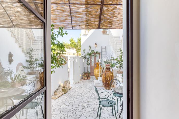 Image No.10-3 Bed House for sale