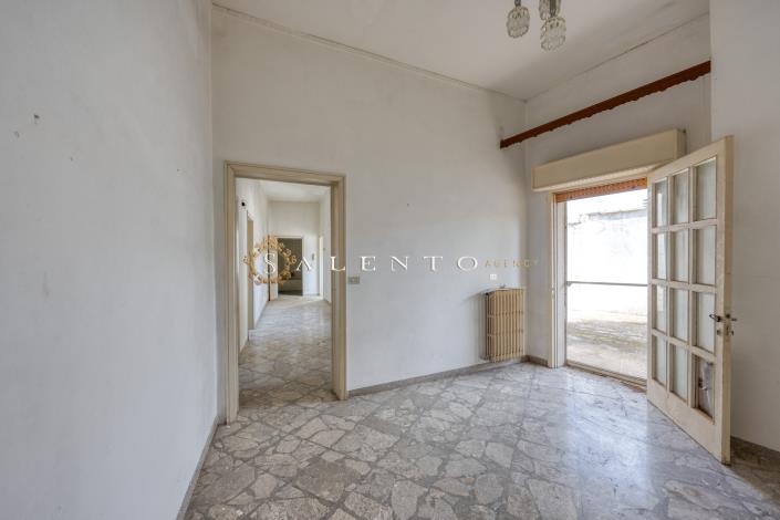 Image No.25-4 Bed House for sale