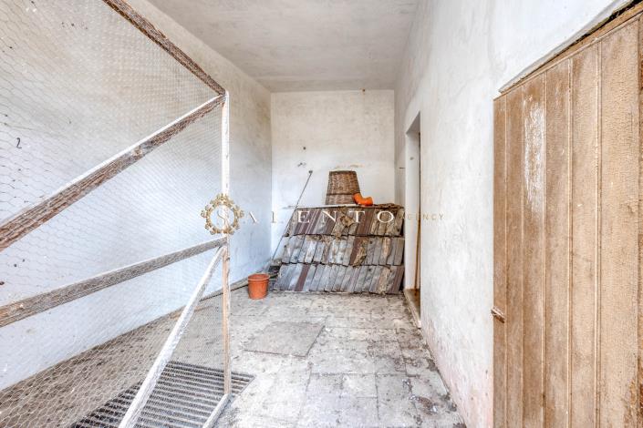 Image No.20-4 Bed House for sale