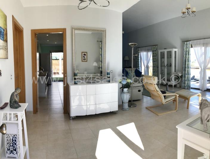 Image No.6-3 Bed Villa for sale