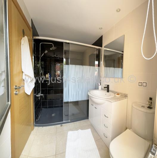 Image No.20-3 Bed Villa for sale