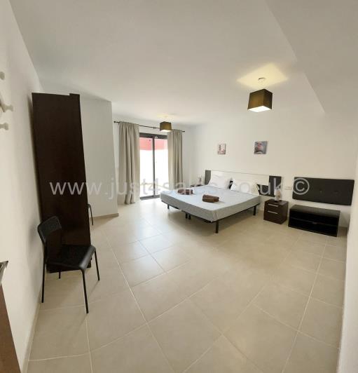 Image No.12-3 Bed Townhouse for sale