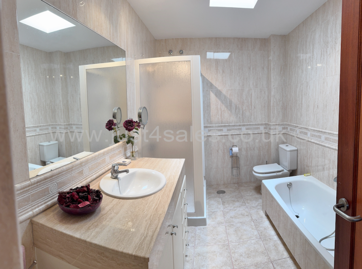 Image No.19-Villa de 4 chambres à vendre à Caleta De Fuste