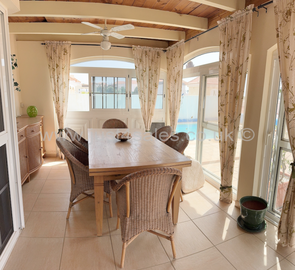 Image No.8-Villa de 4 chambres à vendre à Caleta De Fuste