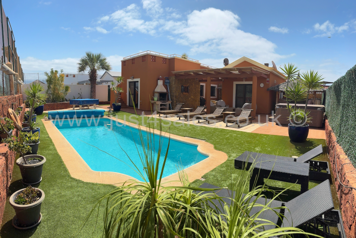 Image No.1-4 Bed Villa for sale