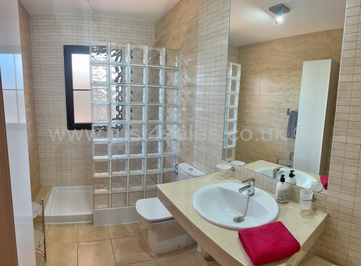 Image No.32-4 Bed Villa for sale