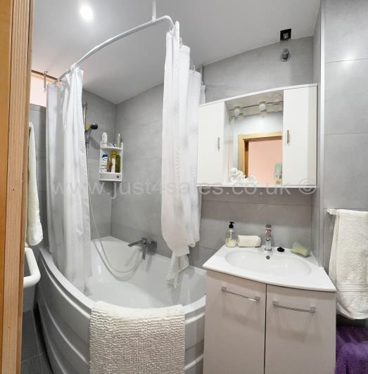 Image No.15-2 Bed Townhouse for sale