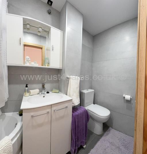 Image No.16-2 Bed Townhouse for sale