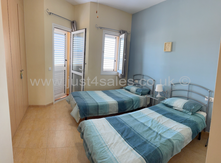 Image No.15-3 Bed Townhouse for sale