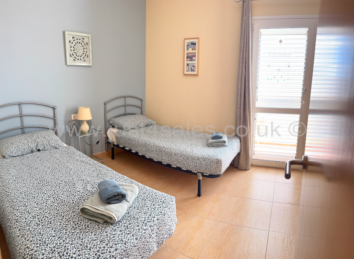 Image No.18-3 Bed Townhouse for sale