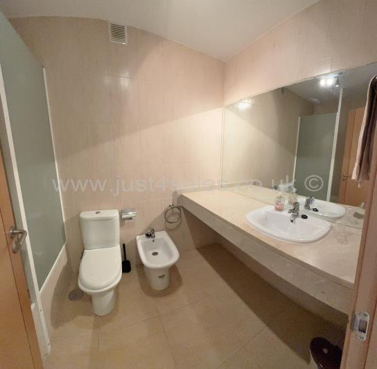 Image No.17-3 Bed Townhouse for sale