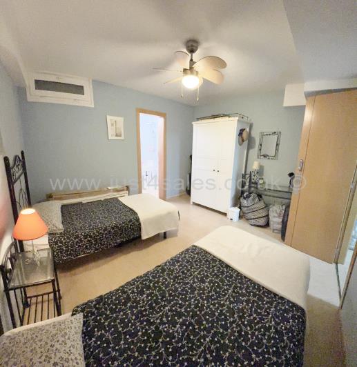 Image No.24-3 Bed Townhouse for sale