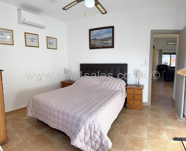 Image No.18-3 Bed Villa for sale