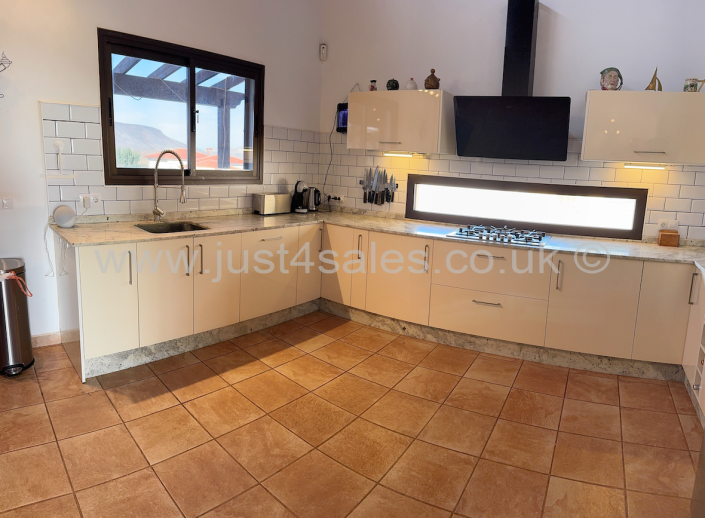 Image No.6-3 Bed Villa for sale