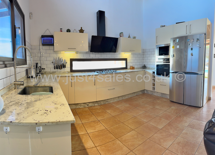 Image No.7-3 Bed Villa for sale