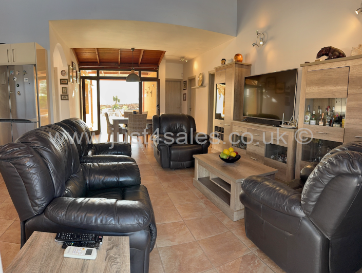 Image No.8-3 Bed Villa for sale