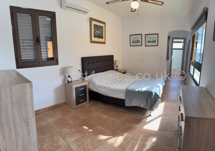 Image No.12-3 Bed Villa for sale