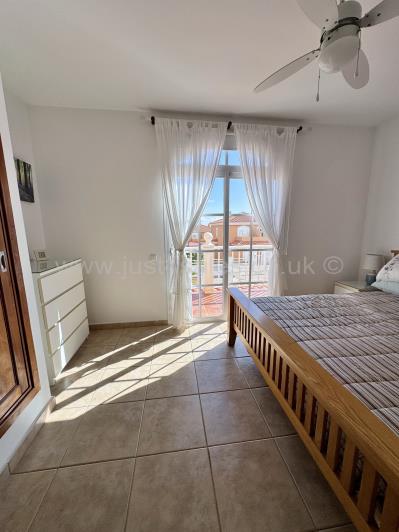 Image No.25-3 Bed Townhouse for sale