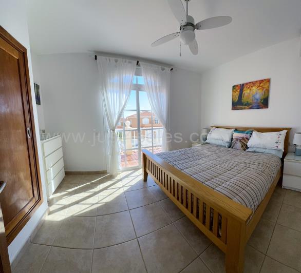 Image No.24-3 Bed Townhouse for sale