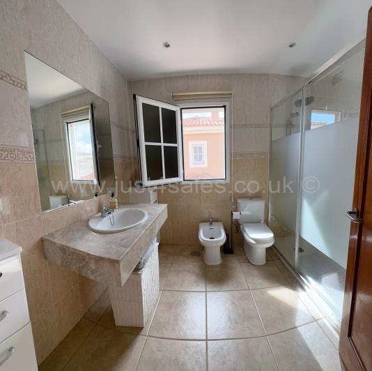 Image No.29-3 Bed Townhouse for sale