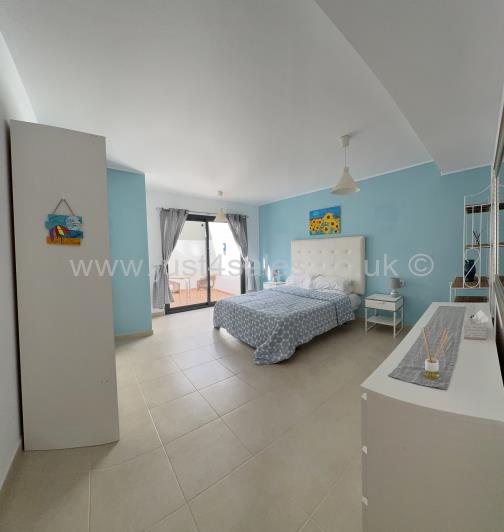 Image No.23-3 Bed Townhouse for sale