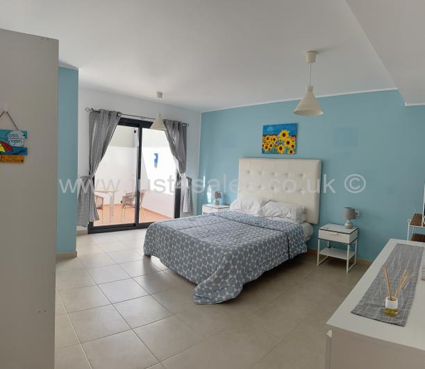 Image No.24-3 Bed Townhouse for sale