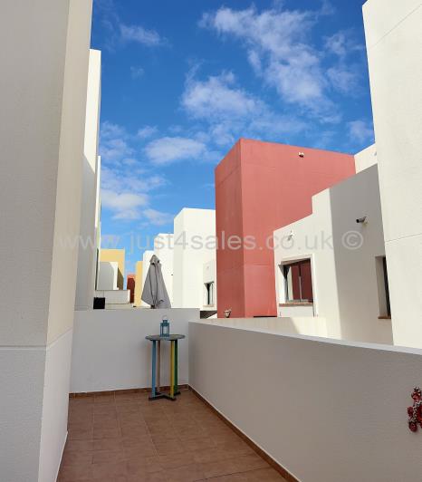 Image No.22-3 Bed Townhouse for sale