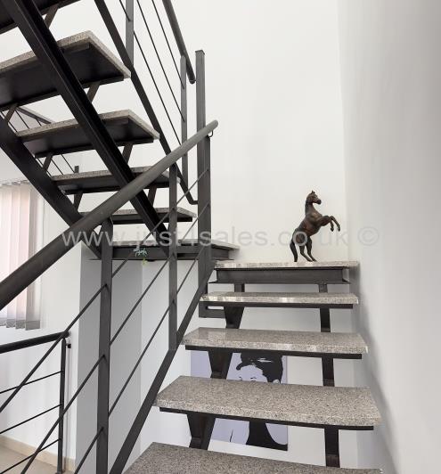 Image No.17-3 Bed Townhouse for sale