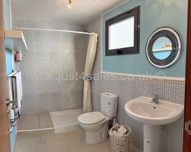 Image No.15-3 Bed Townhouse for sale