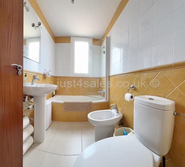 Image No.20-Villa / Détaché de 3 chambres à vendre à Costa De Antigua