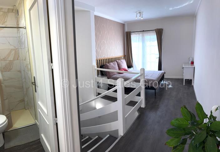 Image No.17-3 Bed Townhouse for sale