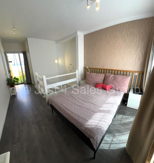 Image No.18-3 Bed Townhouse for sale